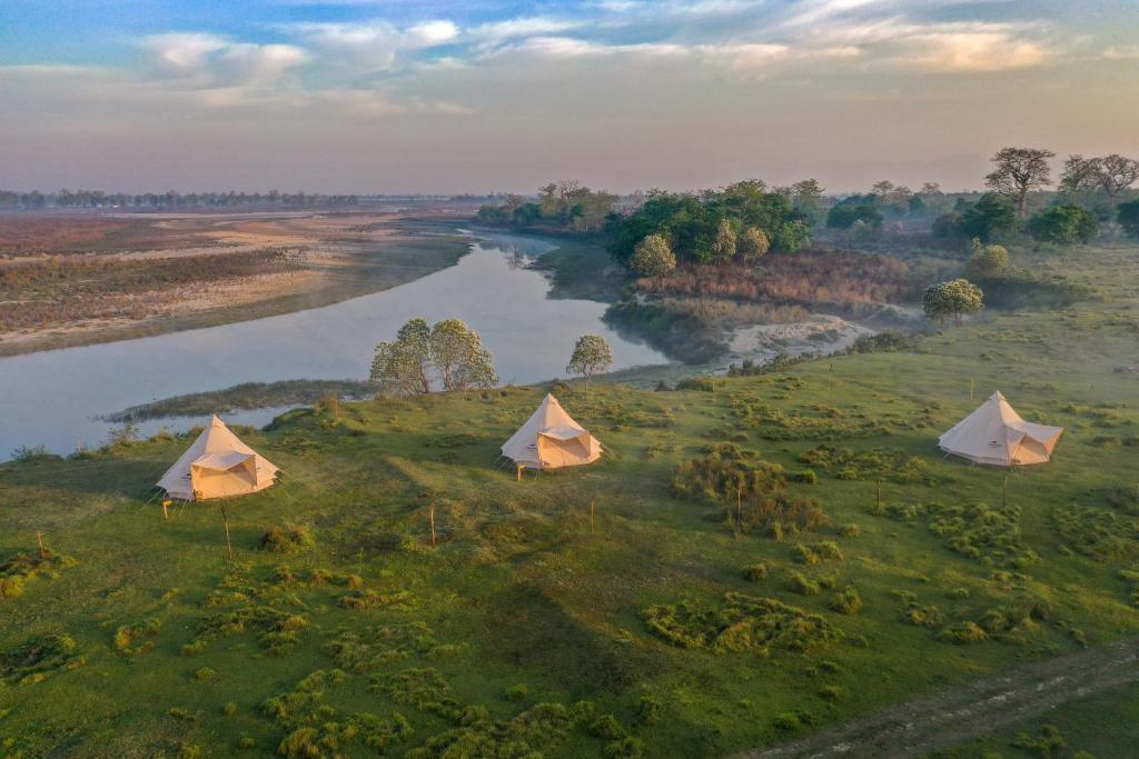Jungle Camping Package Nepal – Wild Camping, Rapti River Canoe & Village Homestay in Terai - Hotel Crown Himalayas Blog